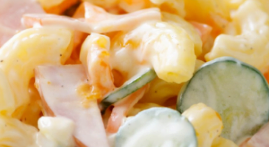 Receita de um salada de maionese com macarrão