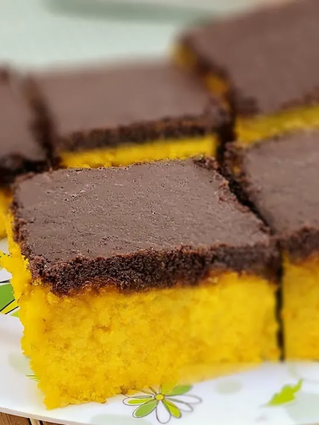 Bolo de Cenoura com Cobertura de Chocolate.